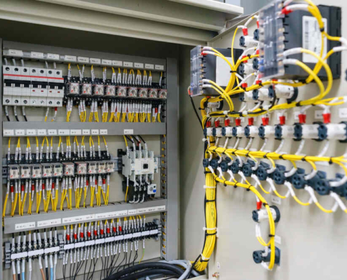 Înțelegerea panourilor electrice comerciale: Componente și funcții cheie 5 understanding-commercial-electrical-panels:-key-components-and-functions